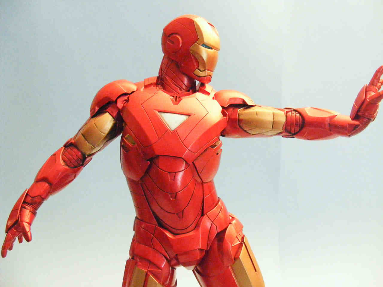 Moebius Models 0922 1/8 Iron Man Mark VI Build Image 10