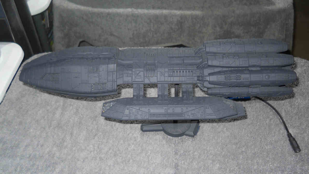 Moebius Models 0931 1/4105 Battlestar Pegasus BSG Photo Feature Image 100