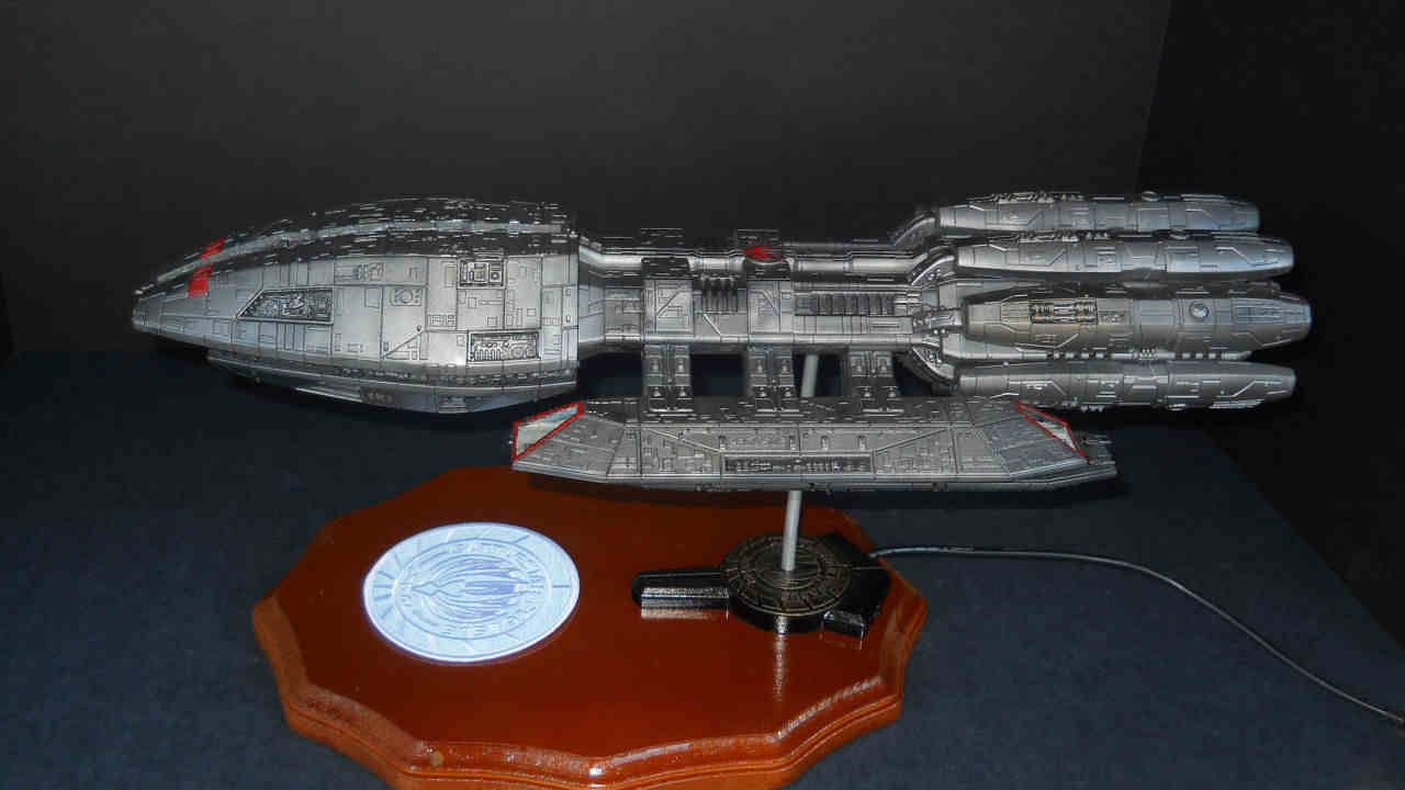 Moebius Models 0931 1/4105 Battlestar Pegasus BSG Photo Feature Image 124