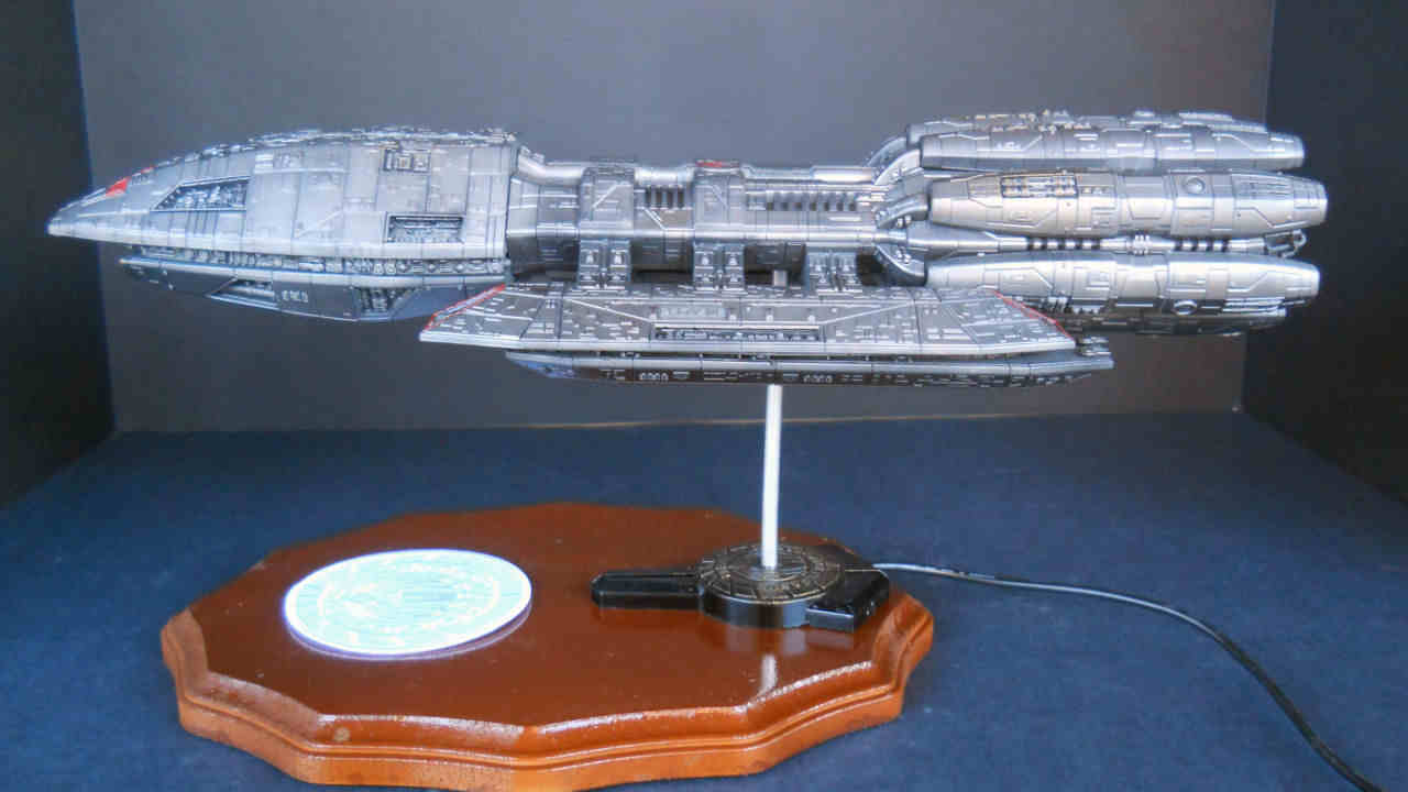 Moebius Models 0931 1/4105 Battlestar Pegasus BSG Photo Feature Image 134