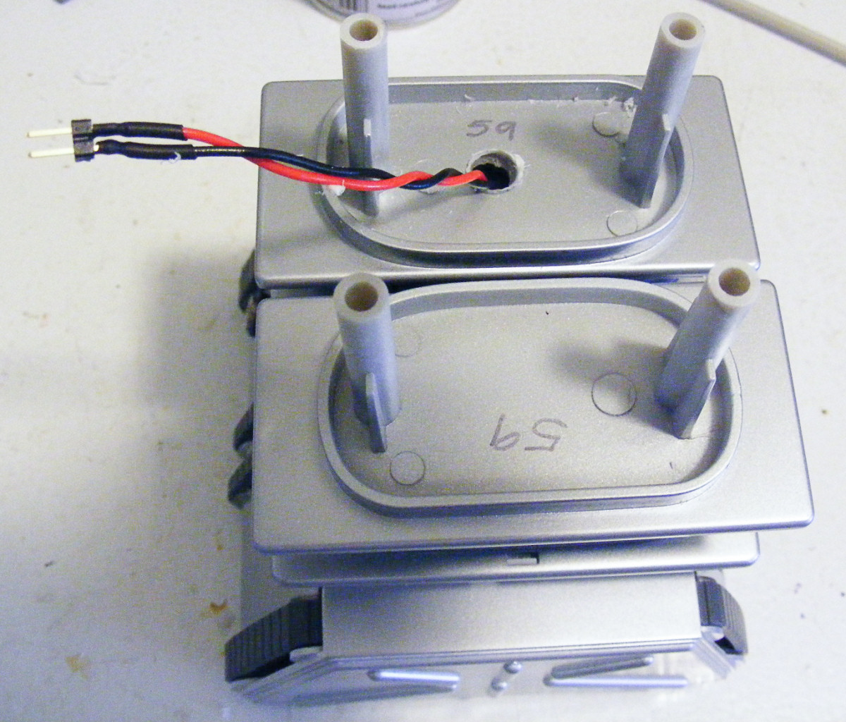 Moebius Models 0939 1/6 Robot B9 Build Image 07