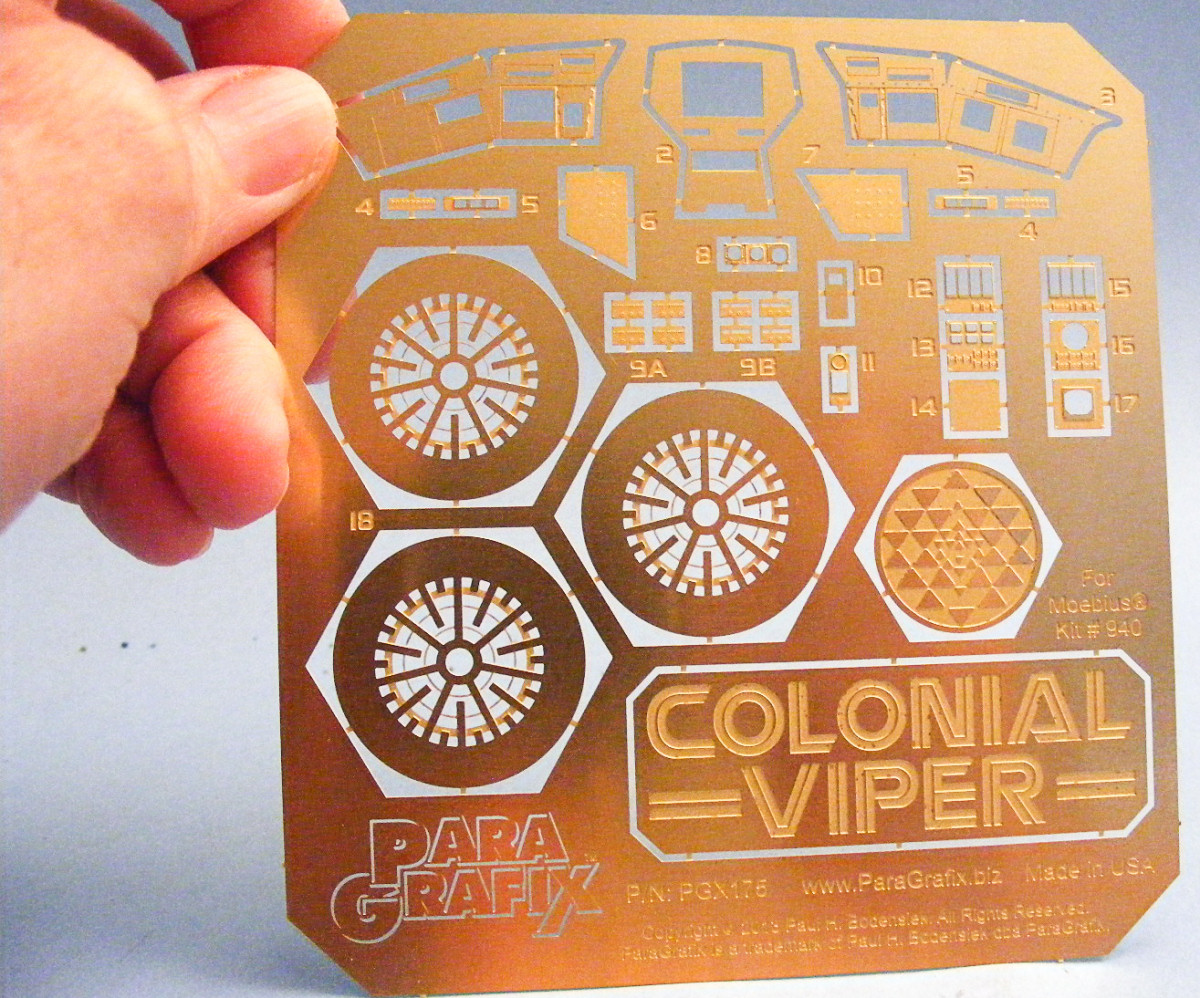 Moebius Models 0940 1/32 Colonial Viper Build Image 06