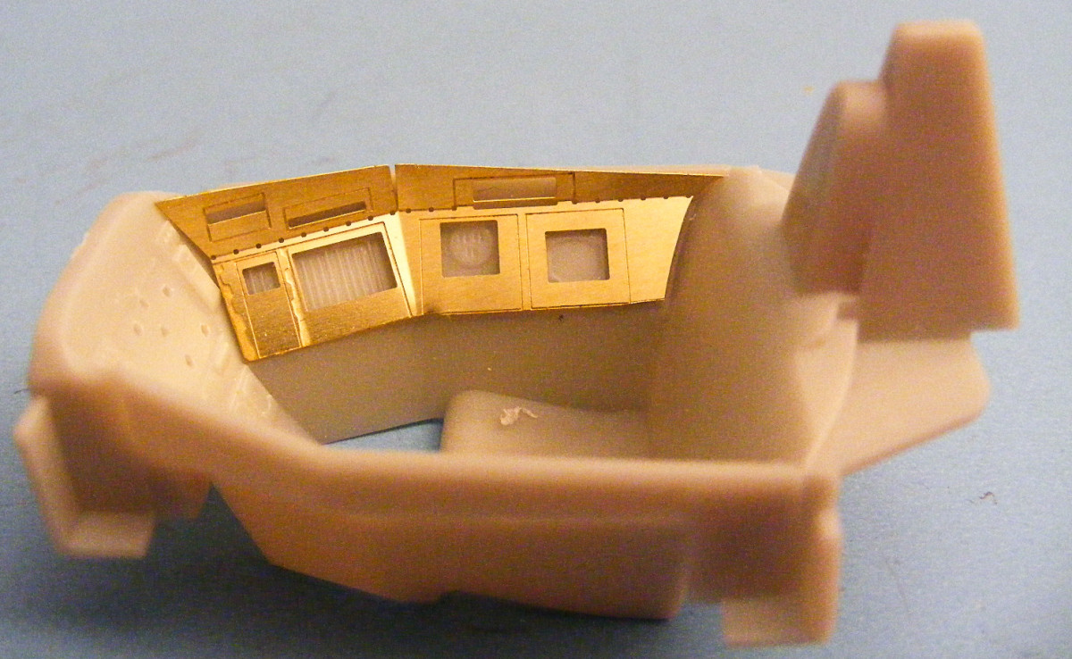 Moebius Models 0940 1/32 Colonial Viper Build Image 08