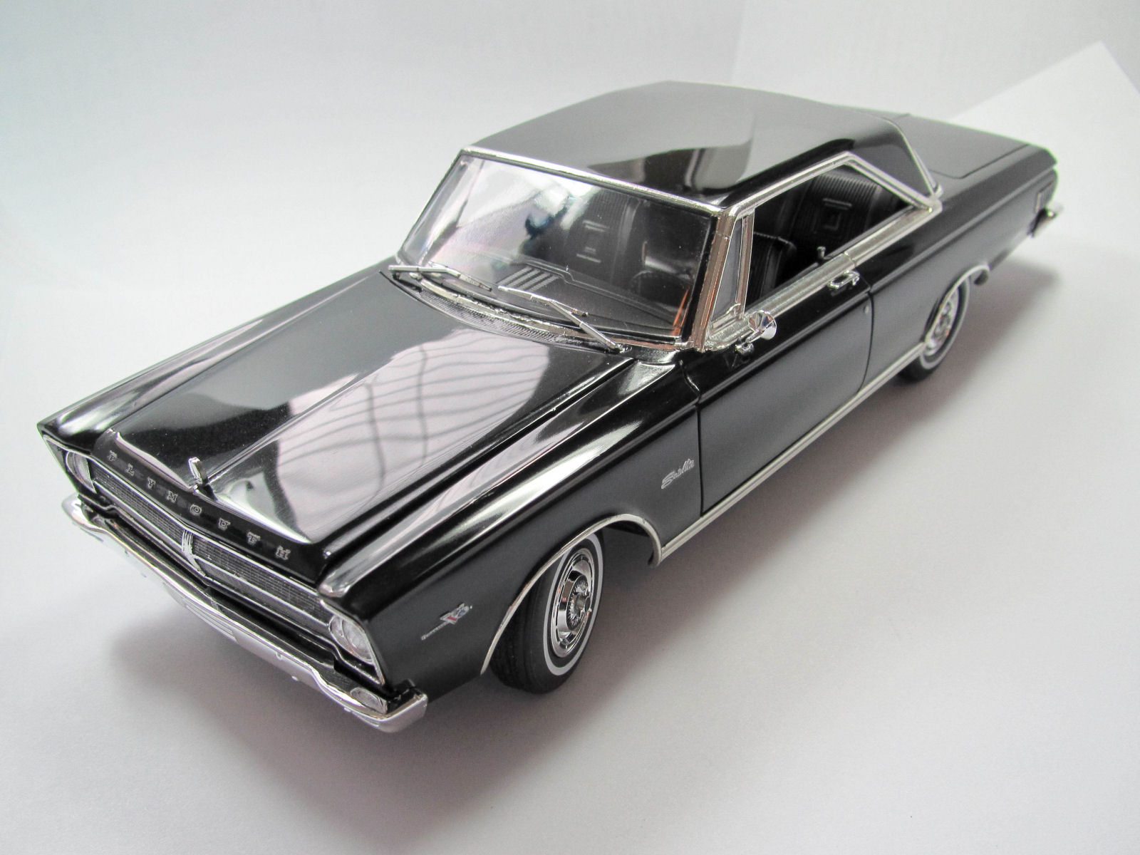 Moebius Models 1215 1/25 1965 Plymouth Satellite Build Image 08