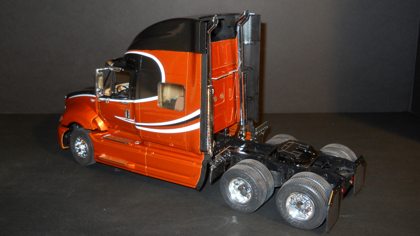 Moebius Models 1301 1/25 International Prostar Photo Feature Image 64