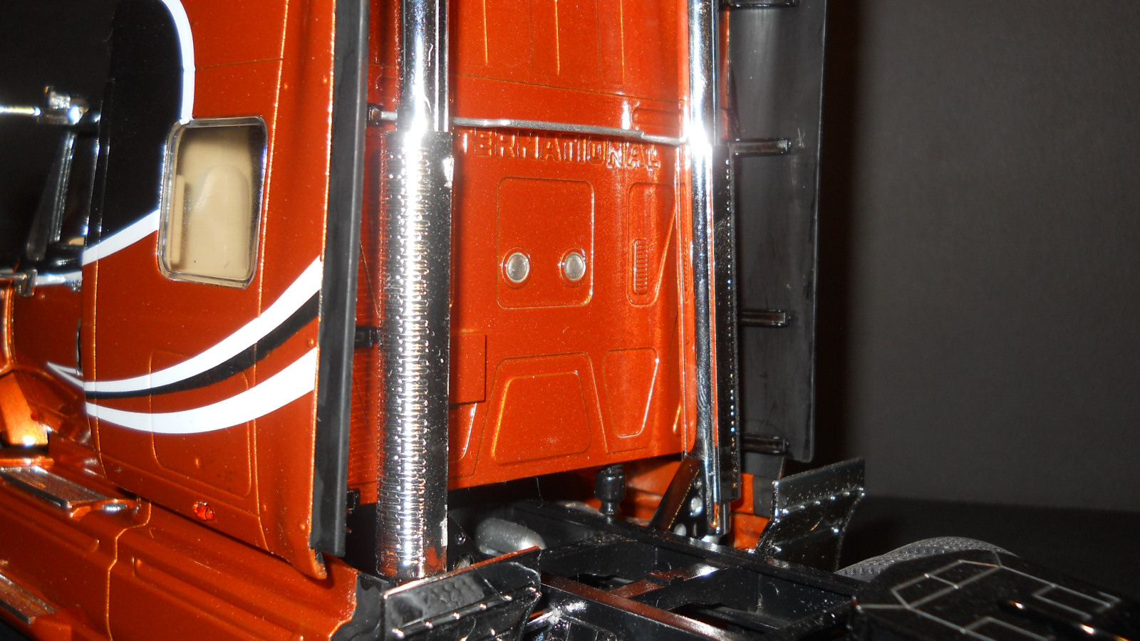 Moebius Models 1301 1/25 International Prostar Photo Feature Image 65