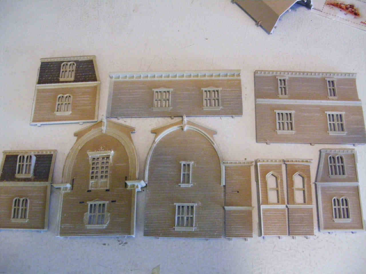 Moebius Models 929 1/87 The Munsters - The House At 1313 Mockingbird Lane Photo Feature Image 01