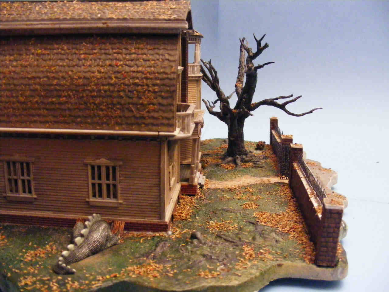 Moebius Models 929 1/87 The Munsters - The House At 1313 Mockingbird Lane Photo Feature Image 08