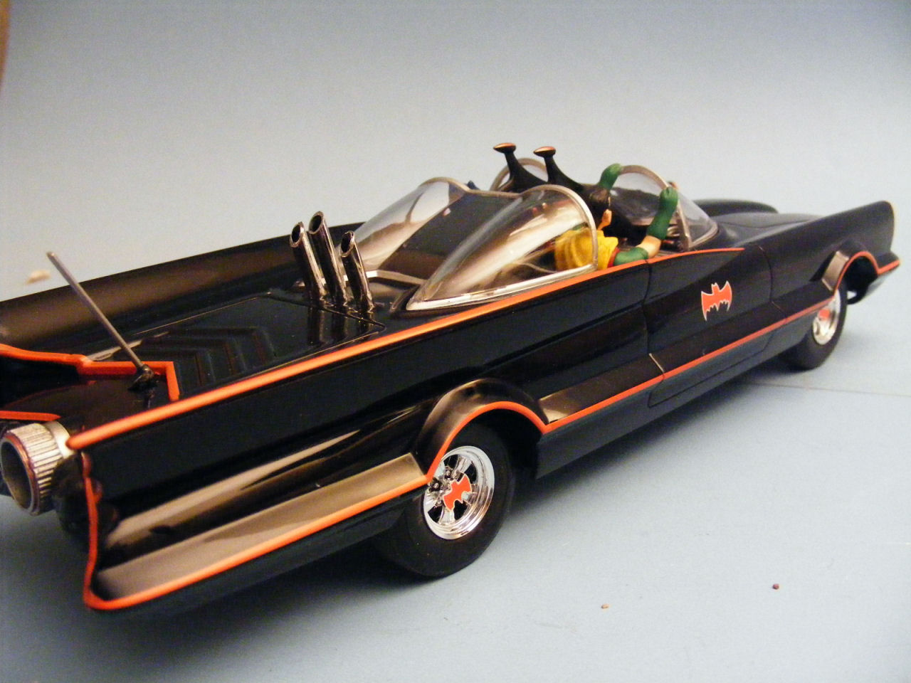 Polar Lights 0824 1/25 1966 Batmobile Build Review Image 08