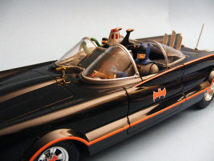 Polar Lights Round 2 Batmobile Classic 1:25 Scale Snap Model Kit. New...