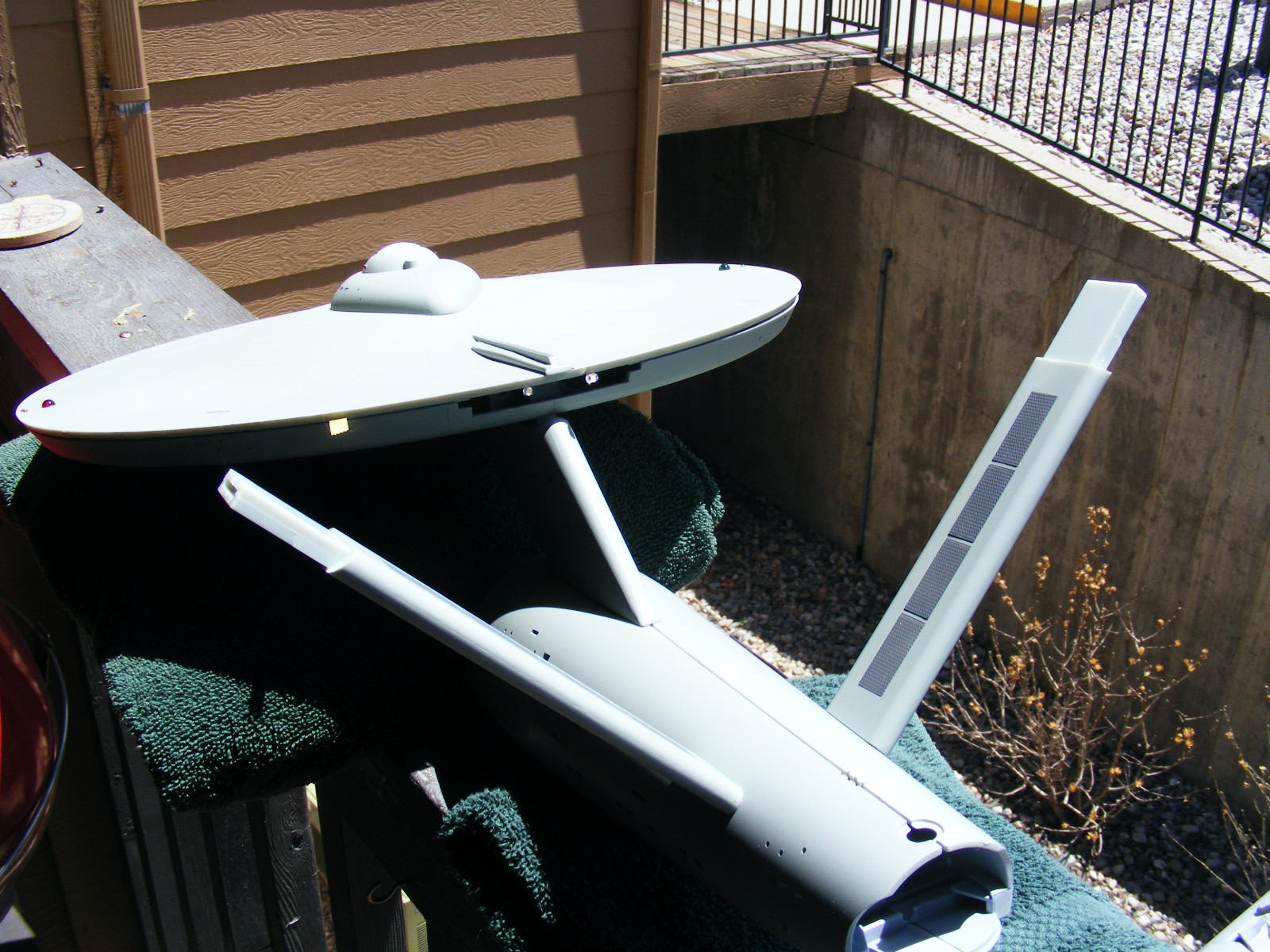 Polar Lights 1/350 USS Enterprise NCC-1701 Photo Feature Image 022