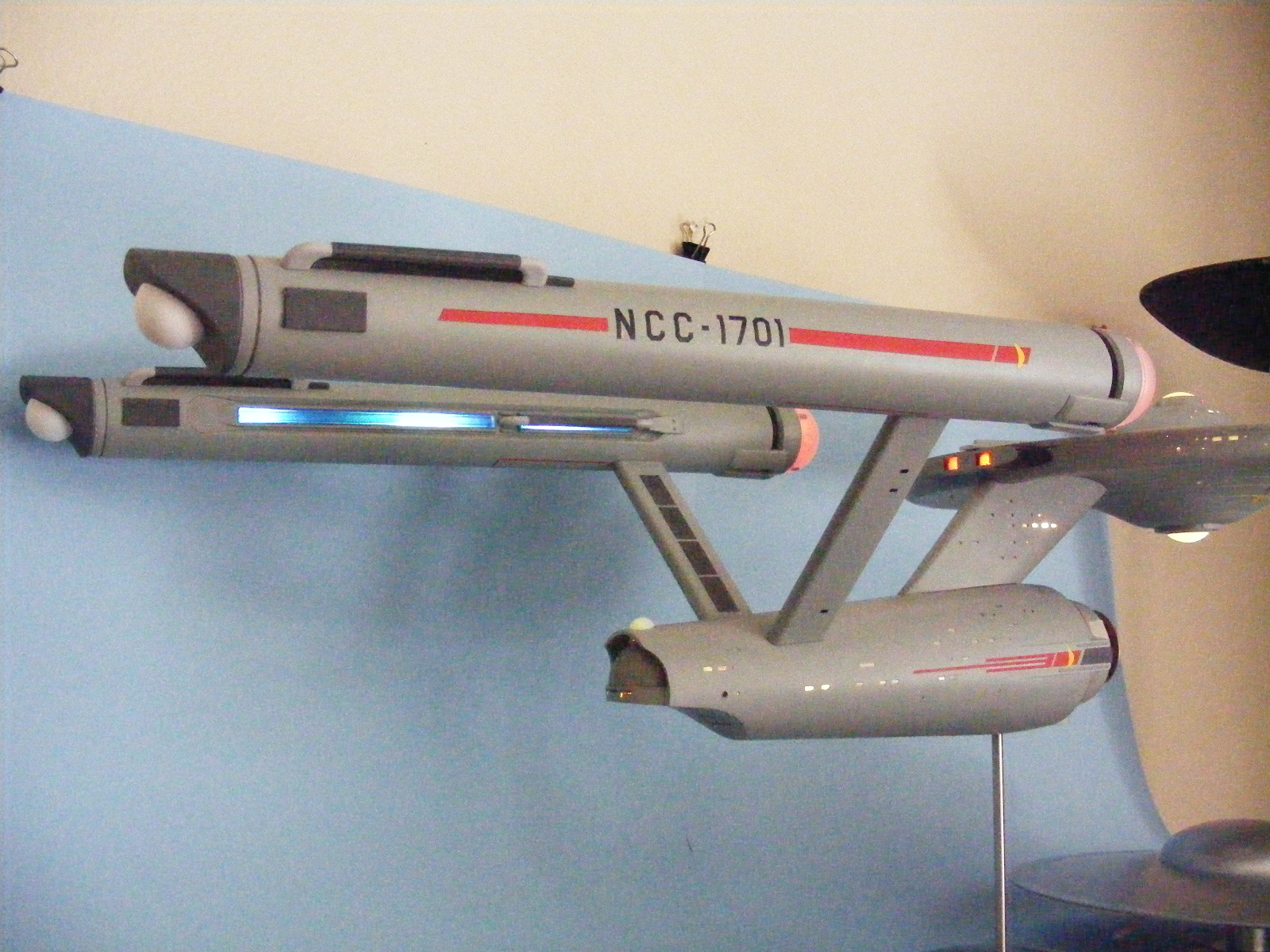 Polar Lights 1/350 USS Enterprise NCC-1701 Photo Feature Image 061