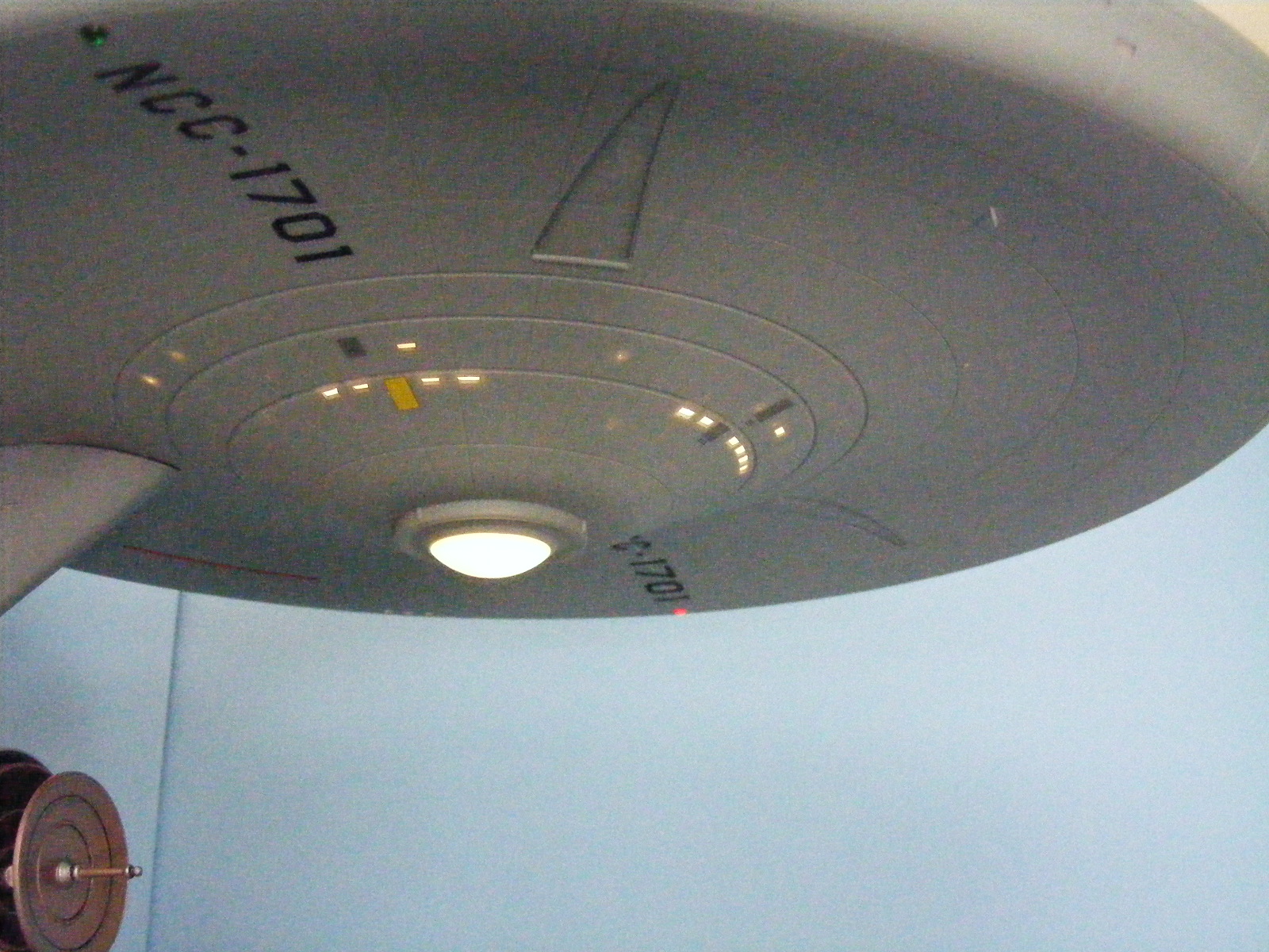 Polar Lights 1/350 USS Enterprise NCC-1701 Photo Feature Image 062