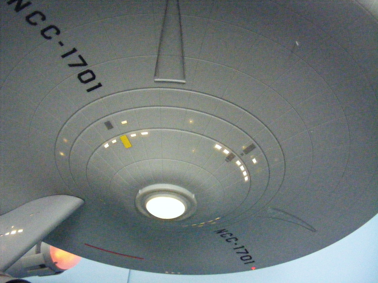 Polar Lights 1/350 USS Enterprise NCC-1701 Photo Feature Image 063