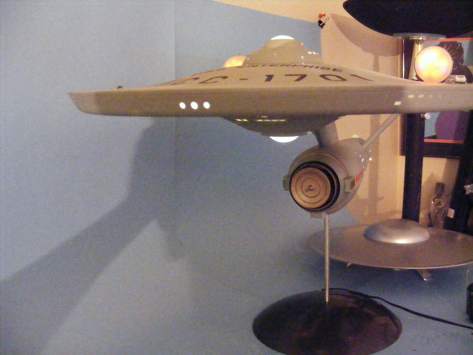 Polar Lights 1/350 USS Enterprise NCC-1701 Photo Feature Image 067
