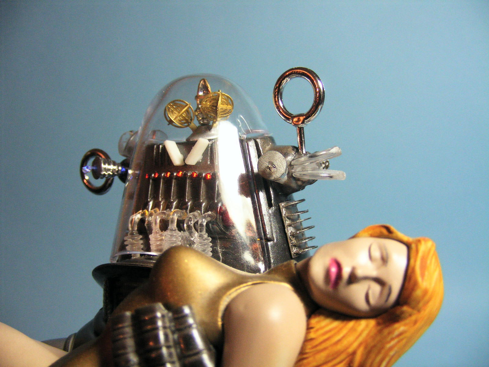 Polar Lights 0893 1/12 Robby the Robot Photo Feature Image 27