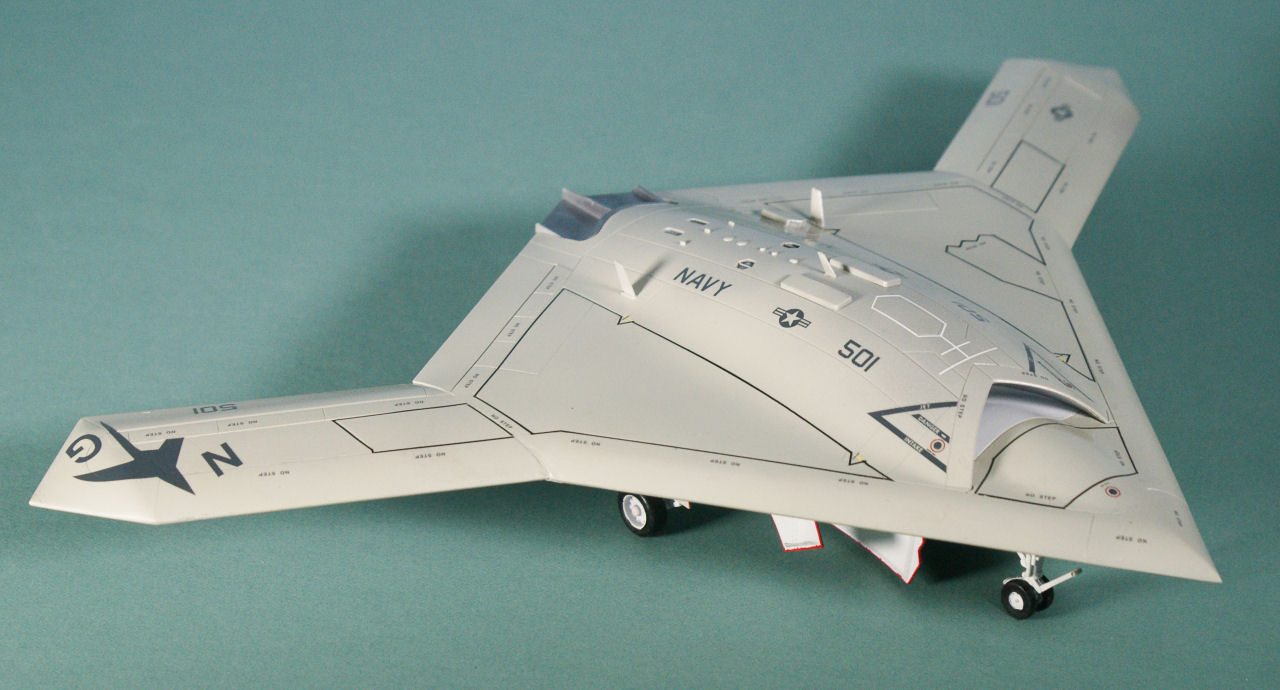 Platz AC-7 1/72 X-47B UCAS USN Build Review Image 01