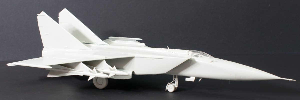 Revell 4589 1/48 MiG-25 Foxbat Build Image 01