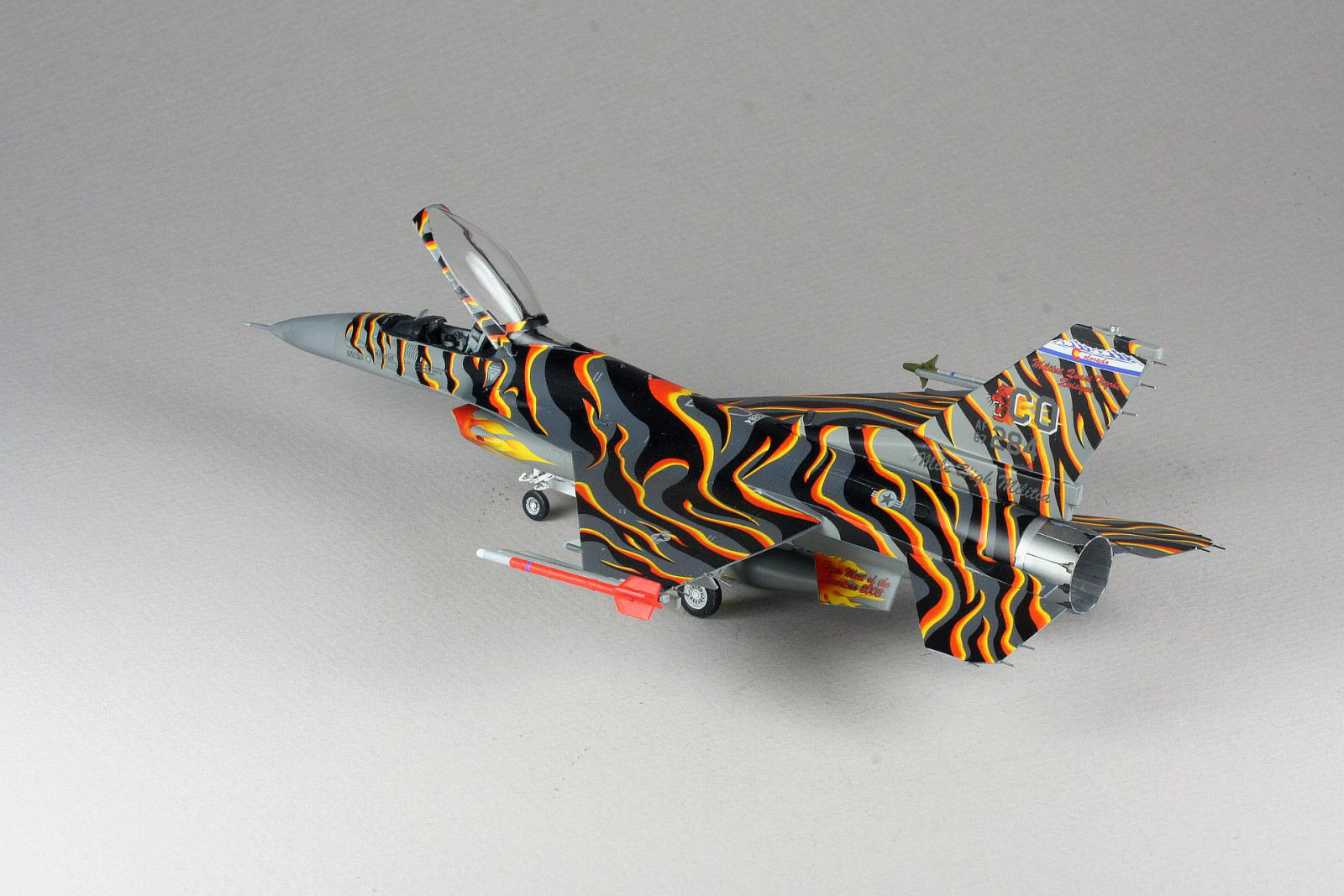 Revell 4669 1/72 F-16C Block 52 Fighting Falcon Build Image 08