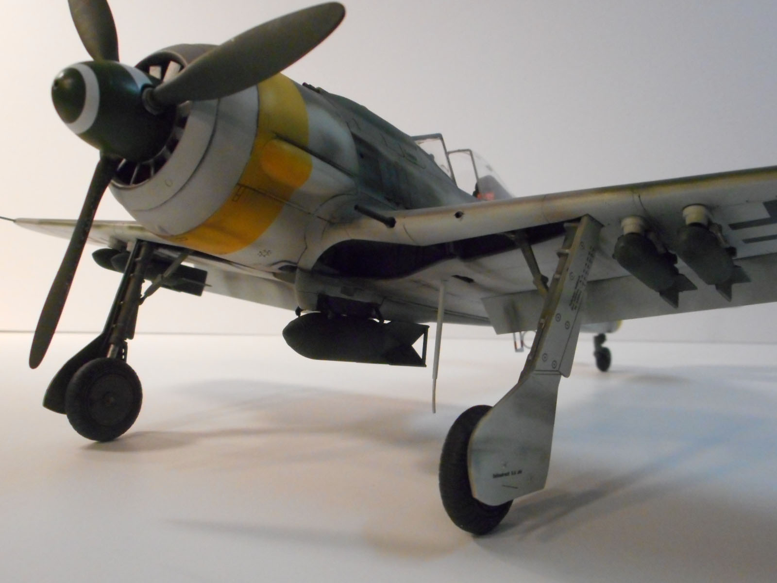 Revell 4869 1/32 Fw 190F-8 Photo Feature Image