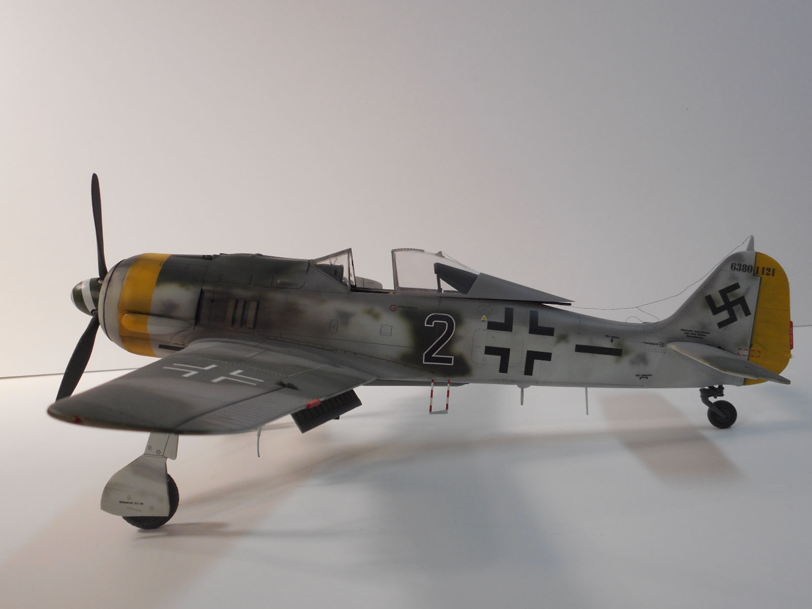 Revell 4869 1/32 Fw 190F-8 Photo Feature Image
