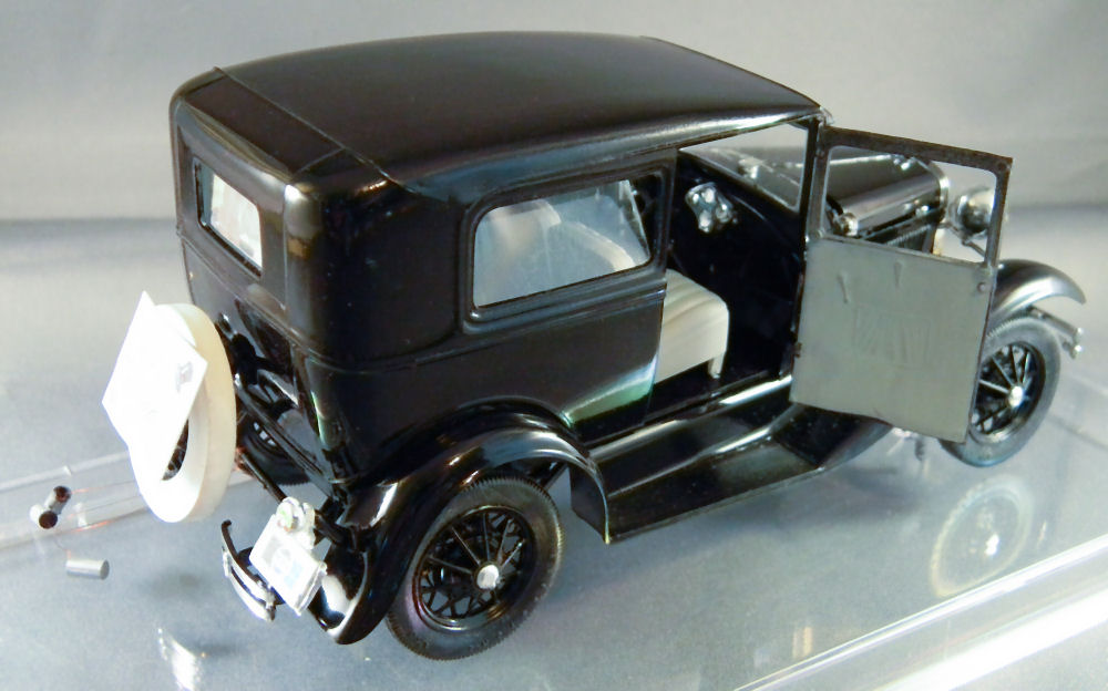 Revell 1/25 '31 Ford Model A Sedan Hot Rod 2 in 1 Build Image