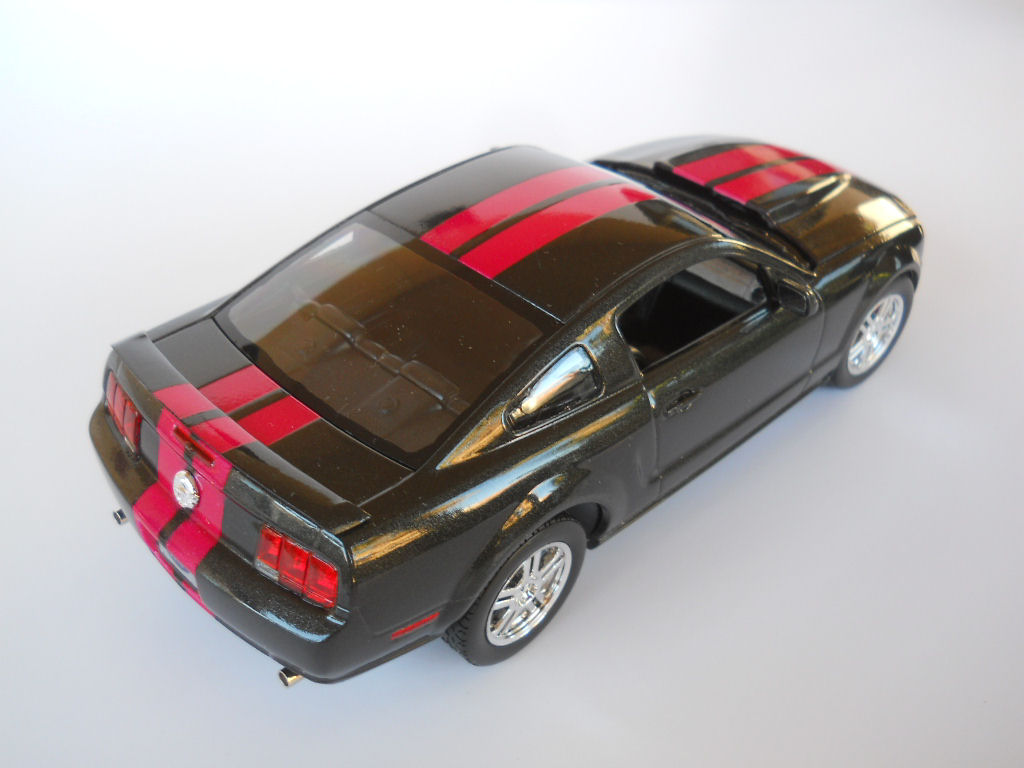 Revell 1/24 2006 Mustang GT Build Image 07