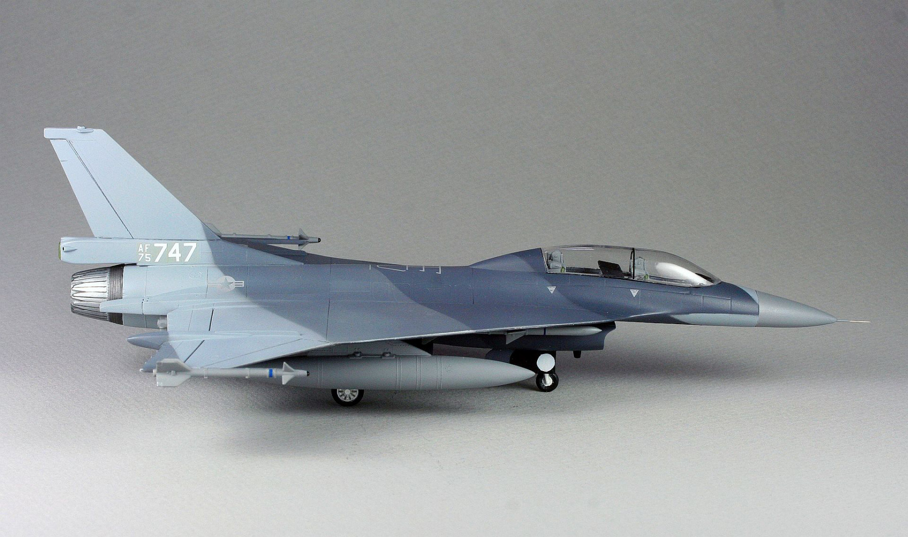 Monogram 5206 1/72 F-16XL Two-Seat Conversion Photo Feature Image