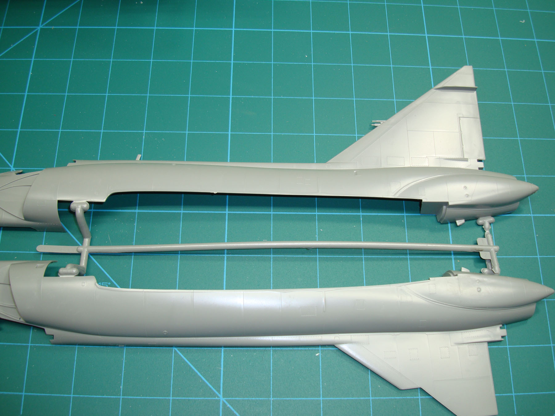 Monogram 1/48 F-102A Delta Dagger Build Review Image