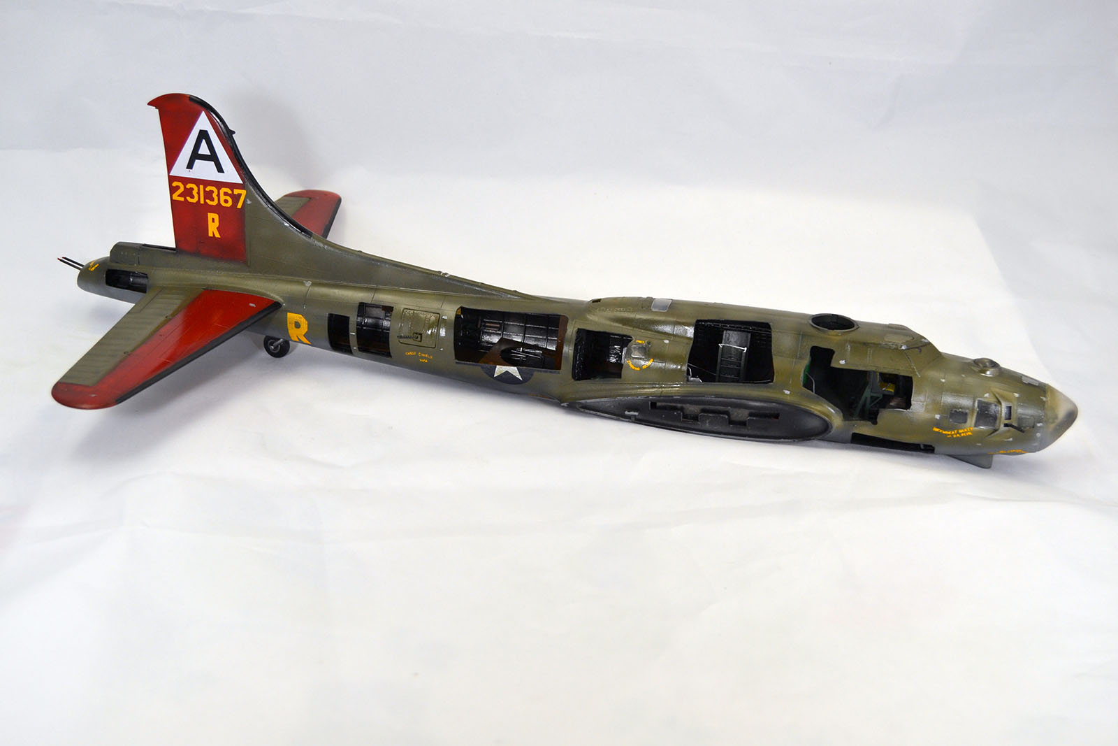 Revell 1/48 B-17G Flying Fortress Build Review Image