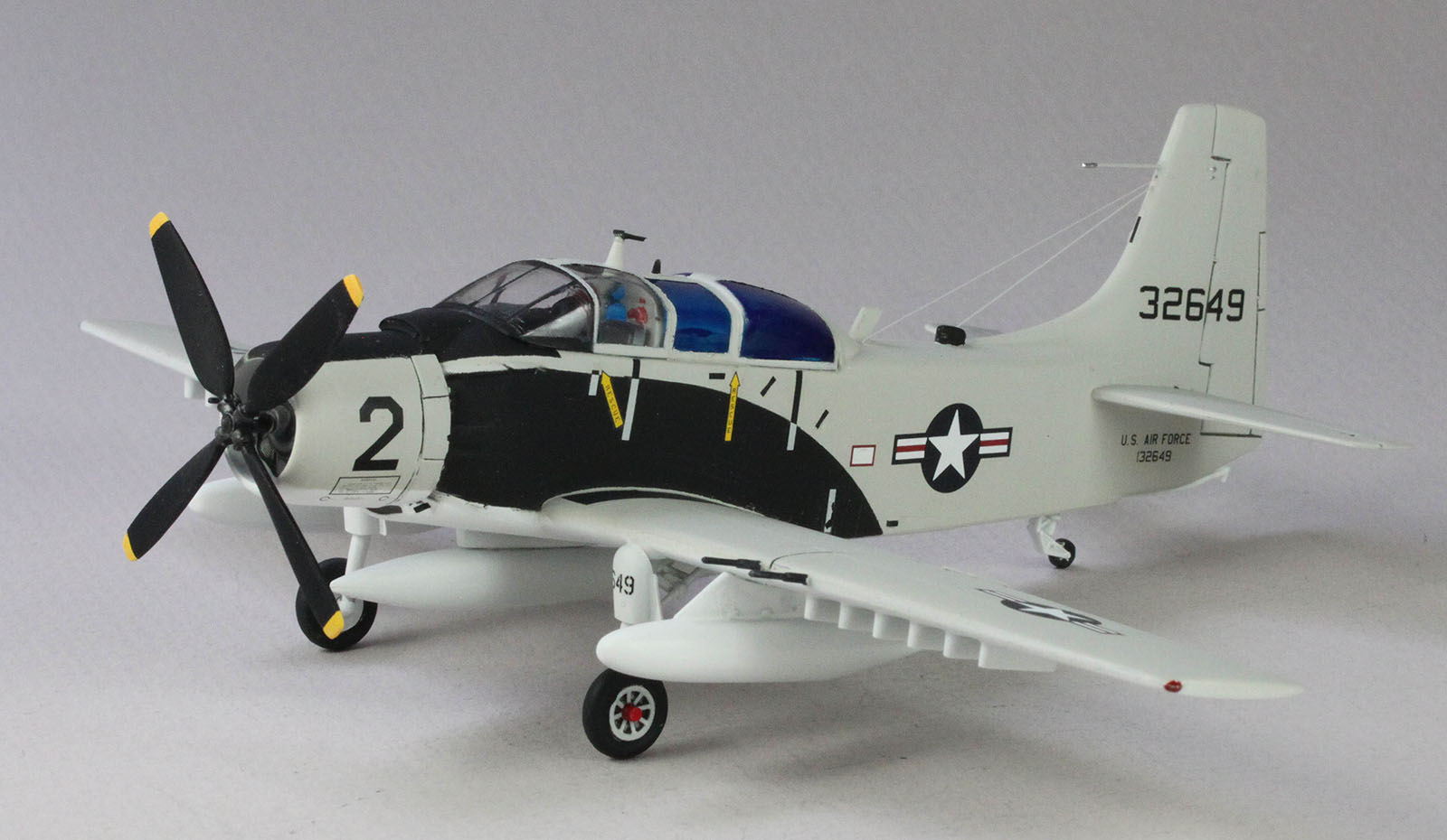 Monogram 1/72 A-1E Skyraider 'Medal of Honor' Build Review Image