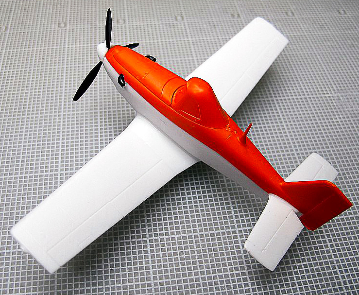 Zvezda 1/100 Dusty Crophopper/Air Tractor 402 Build Review Image 03