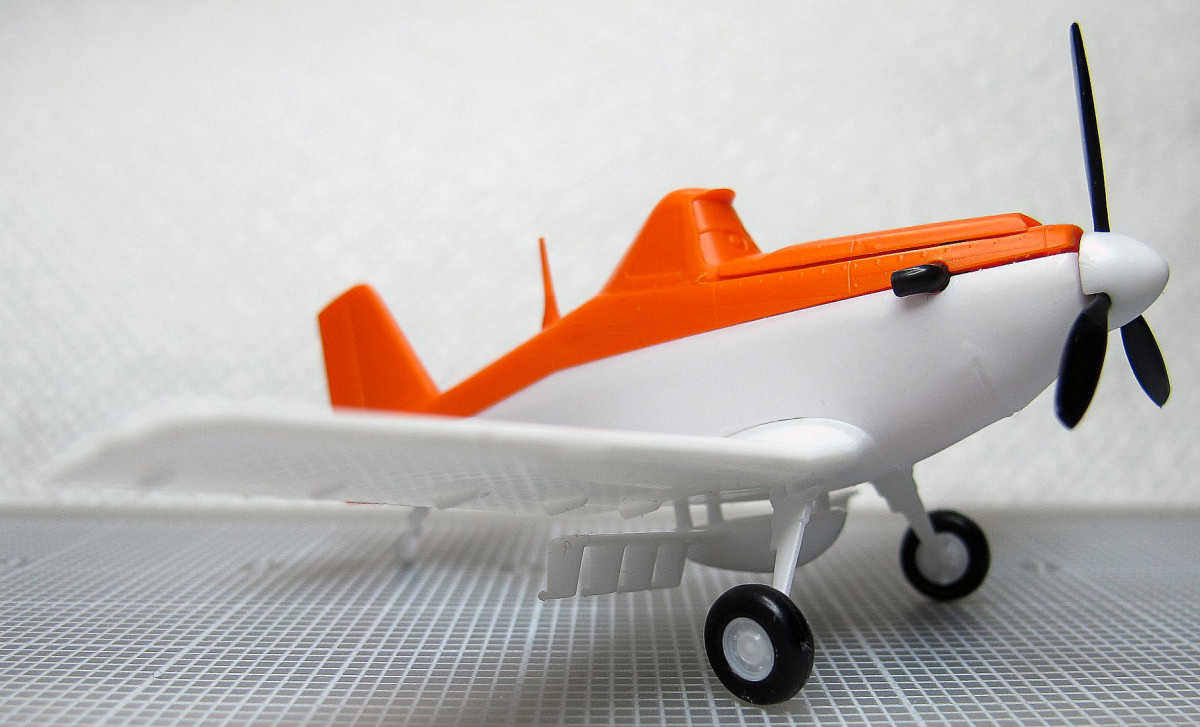 Zvezda 1/100 Dusty Crophopper/Air Tractor 402 Build Review Image 04