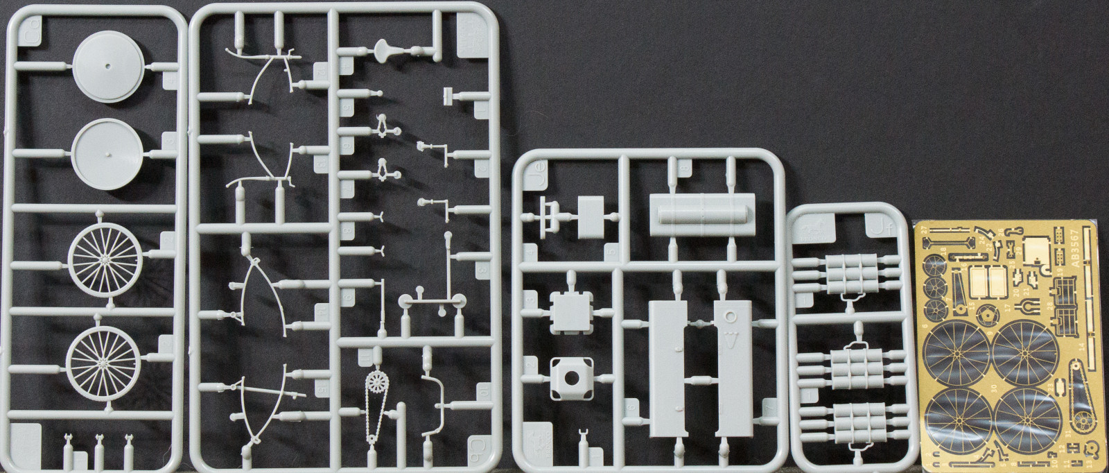 Bronco Models 3567 1/35 WWII British Airborne Weapons and Equipment Set Kit Image 01