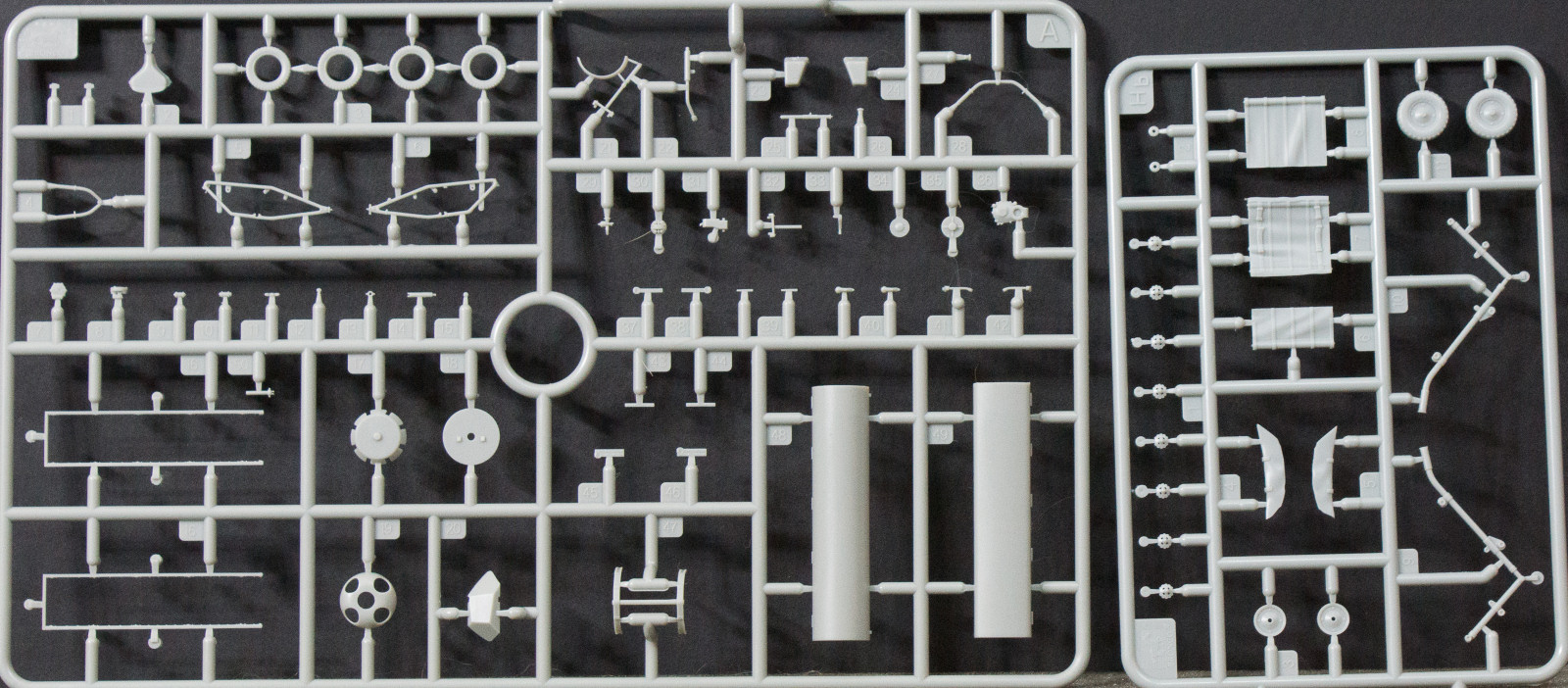 Bronco Models 3567 1/35 WWII British Airborne Weapons and Equipment Set Kit Image 02