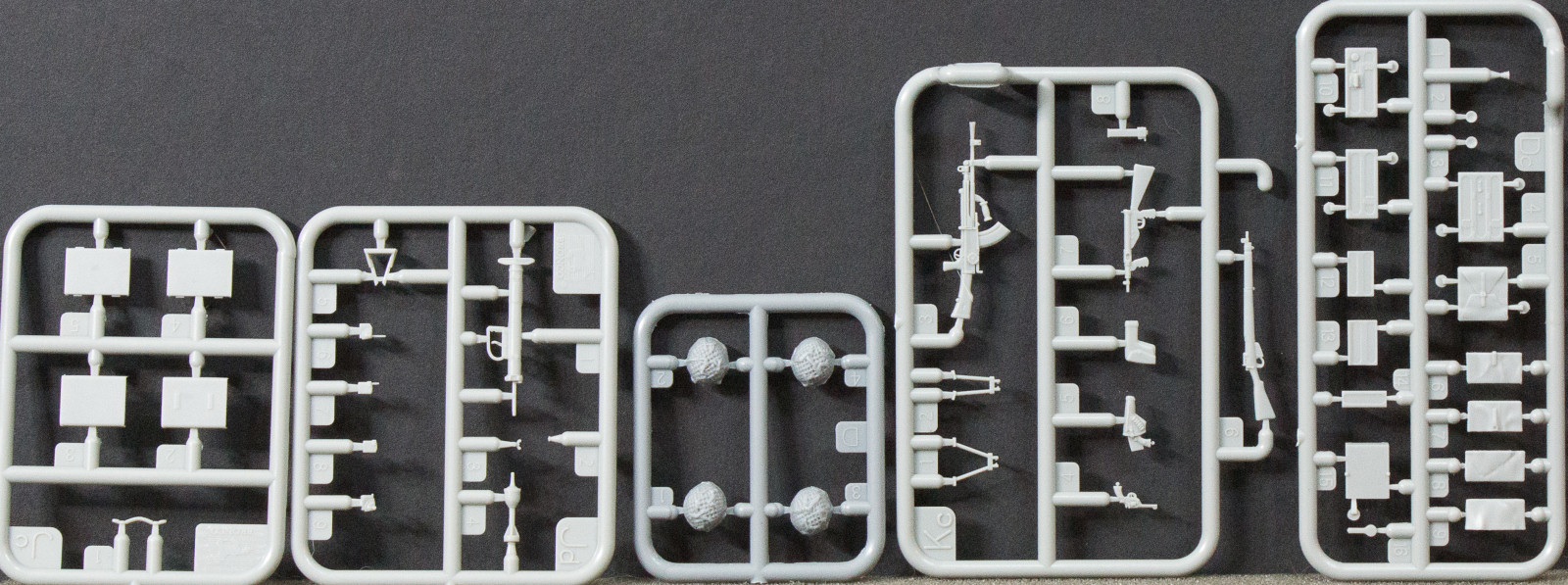 Bronco Models 3567 1/35 WWII British Airborne Weapons and Equipment Set Kit Image 03