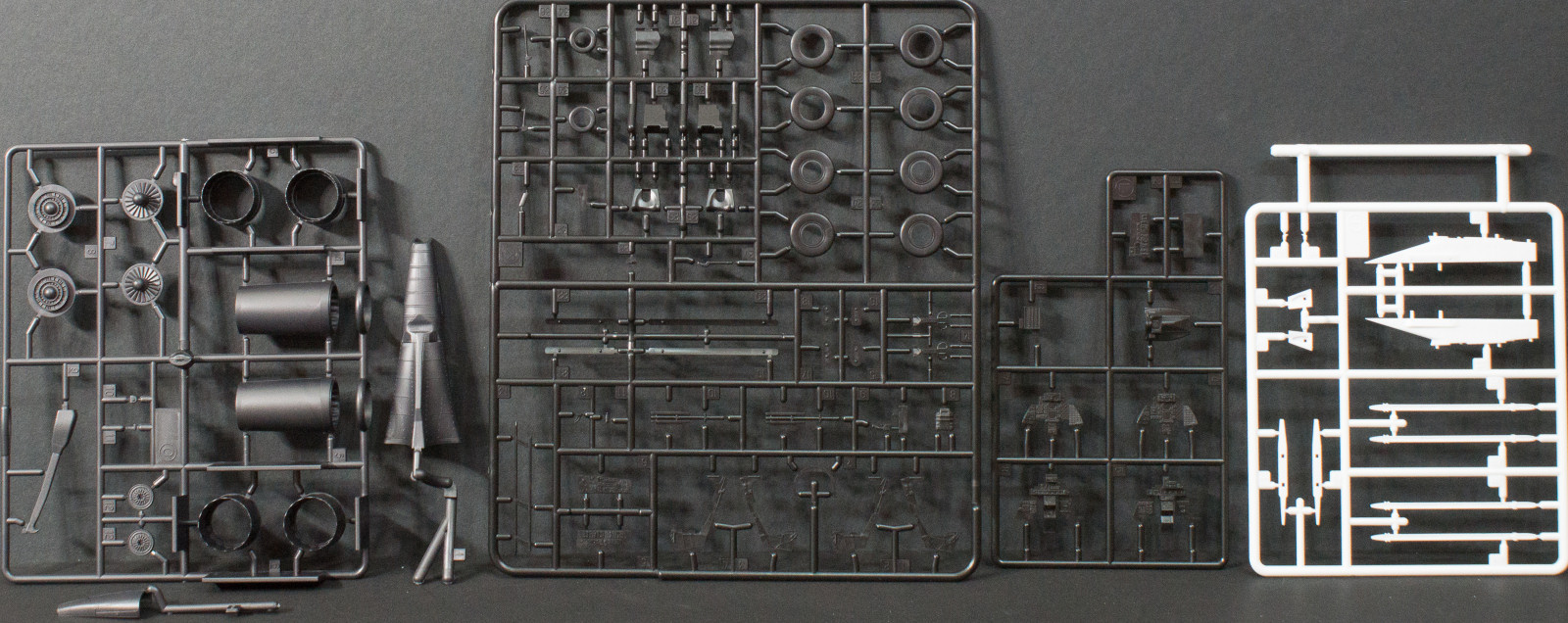 Academy 12305 1/48 F-4J Phantom II VF-84 Jolly Rogers Parts Image 05