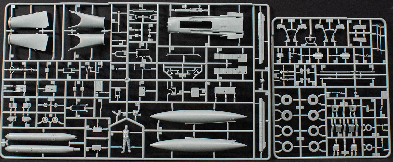 Academy 12323 1/48 F-4J Phantom II 'VF-102 Diamondbacks' Parts Image 03