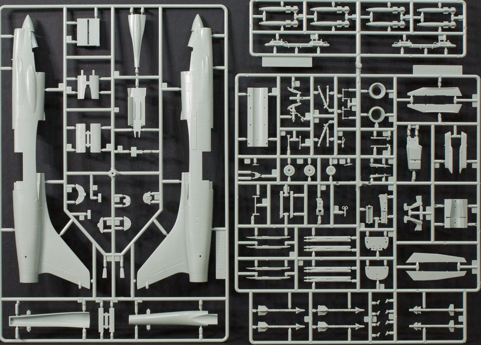 Academy 12521 1/72 F-8E Crusader Parts Image 01