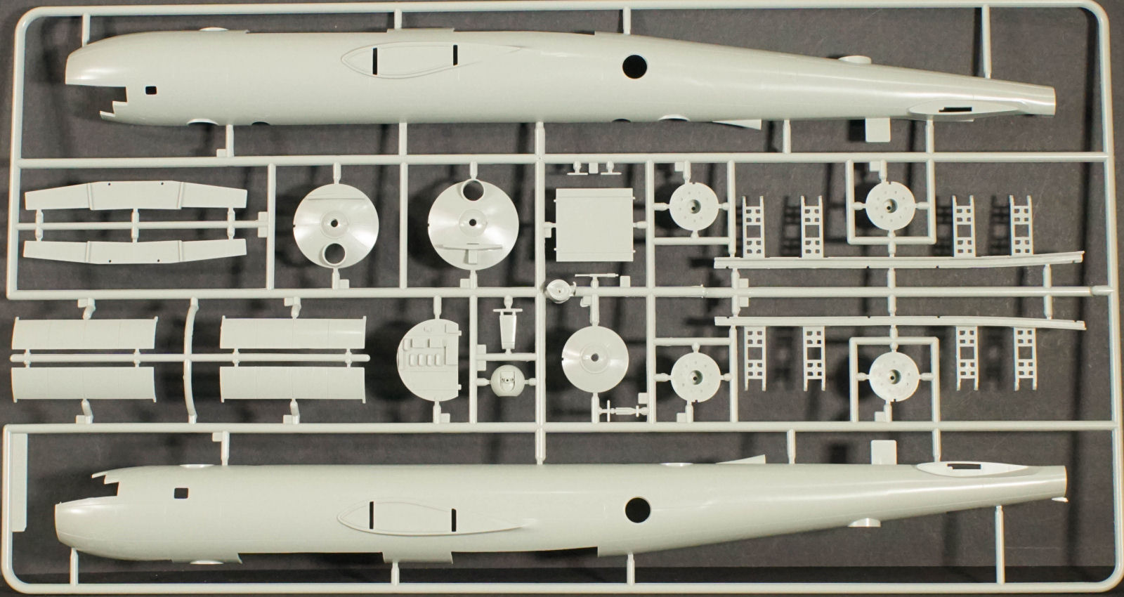MRC/Academy 12528 1/72 B-29 Superfortress Parts Image 01