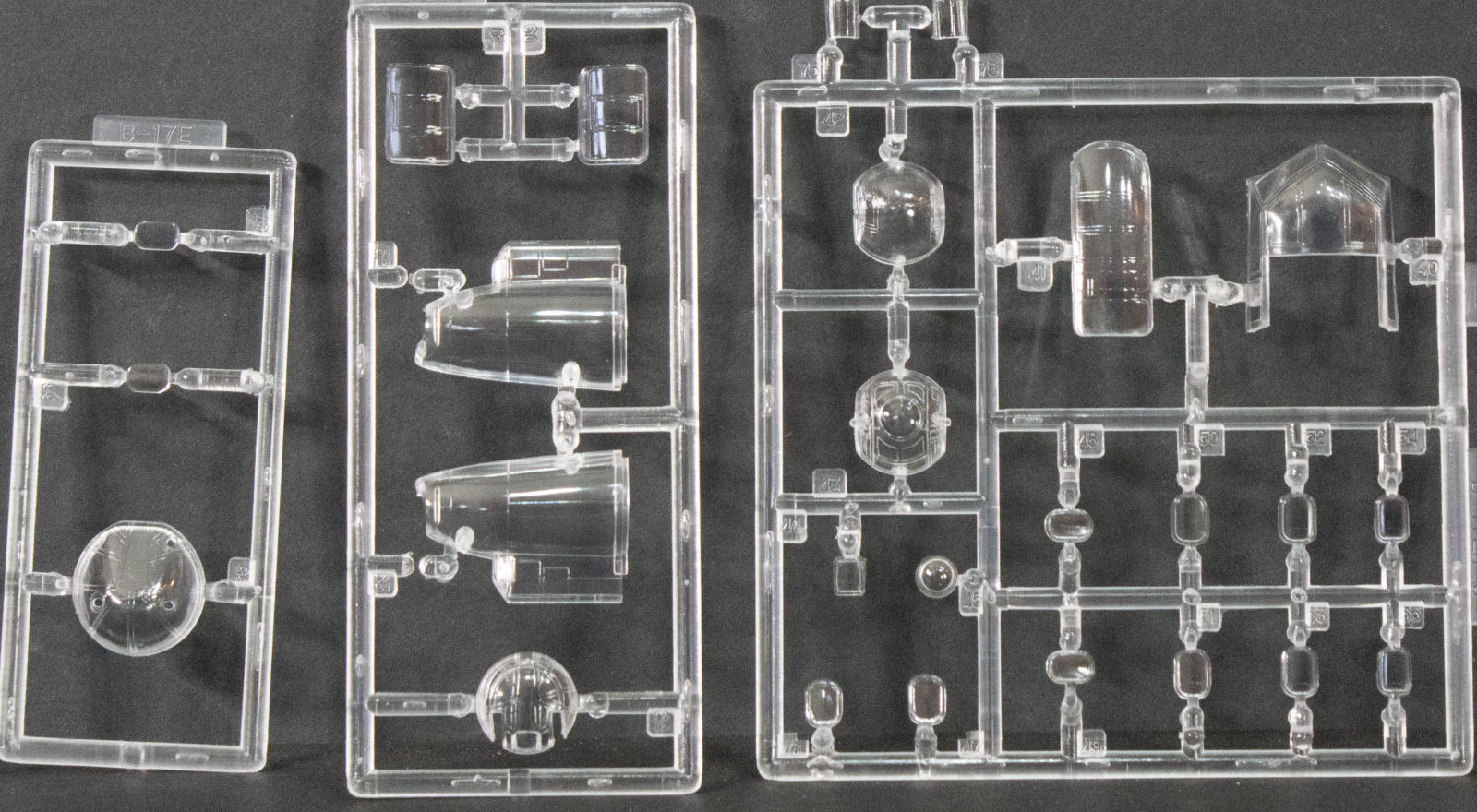 Academy 12533 1/72 B-17E Flying Fortress 'Pacific Theater' Parts Image 04