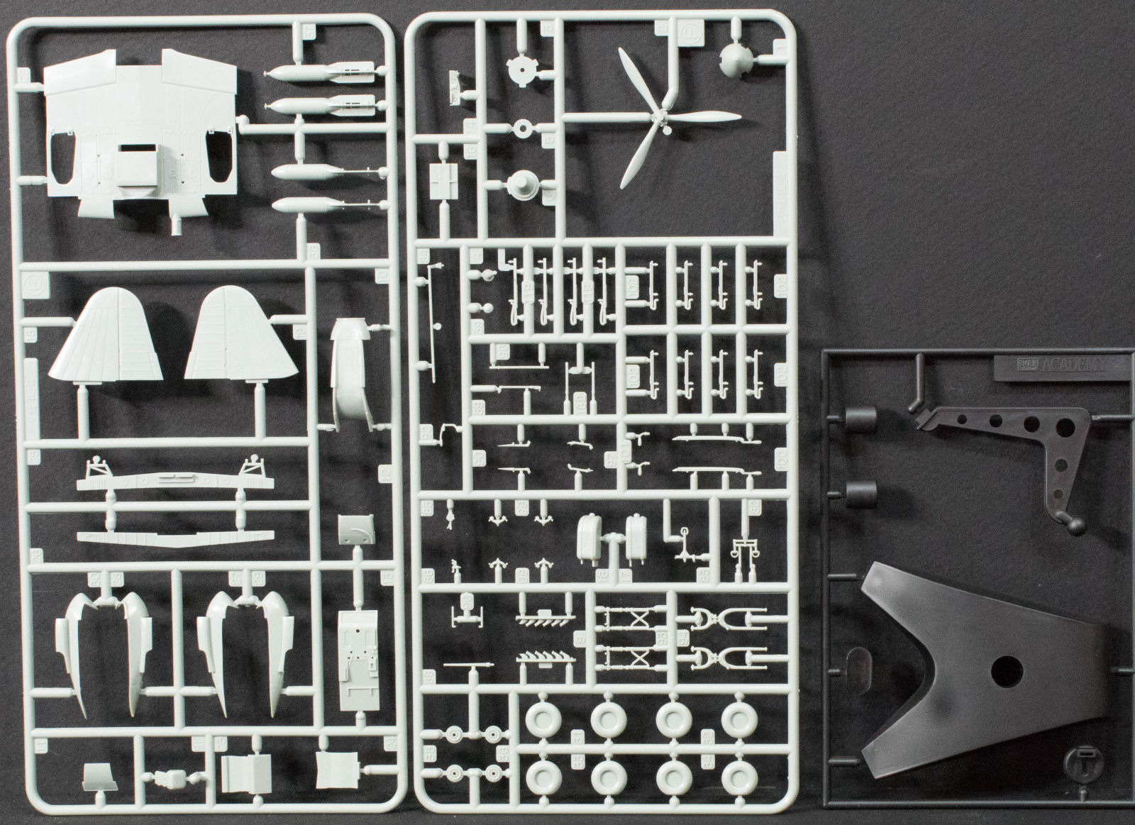 MRC/Academy 12538 1/72 Il-2m Shturmovik/Panther Ausf.D Parts Image 02