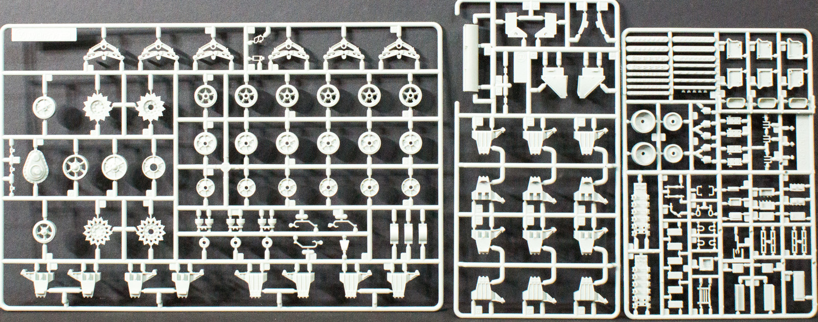Academy 13294 1/35 M4A3 Sherman w/T34 'Calliope' Parts Image 02