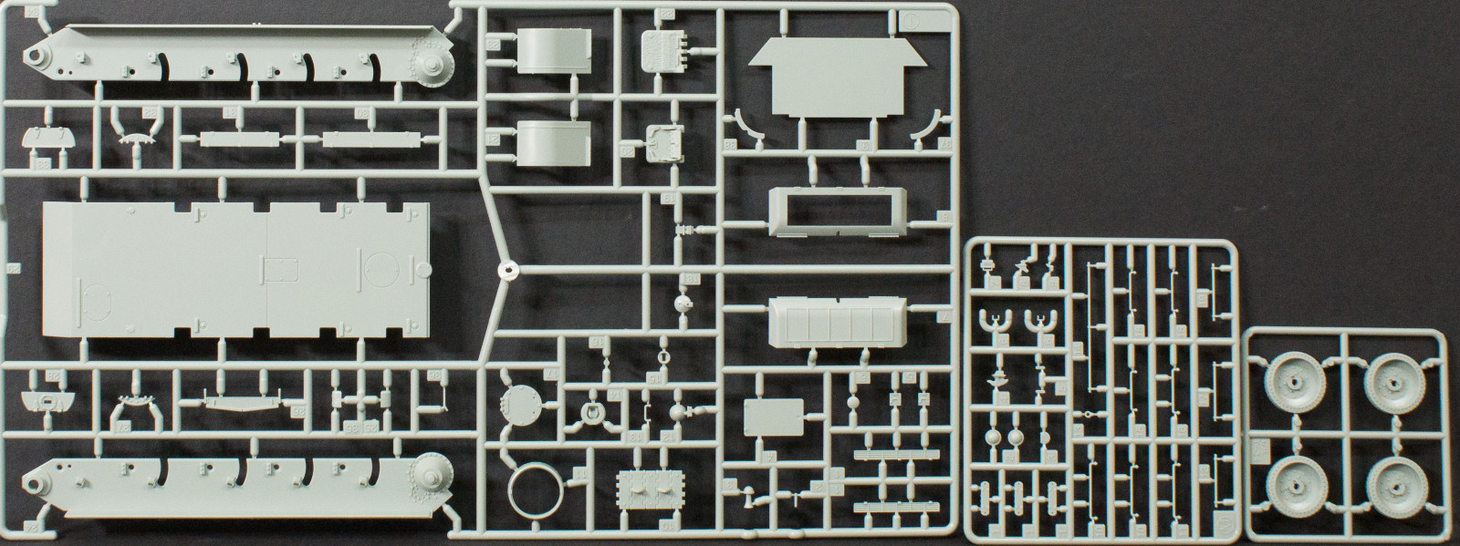 Academy 13295 1/35 T-34/85 No.183 Factory 'Berlin 1945' Parts Image 02