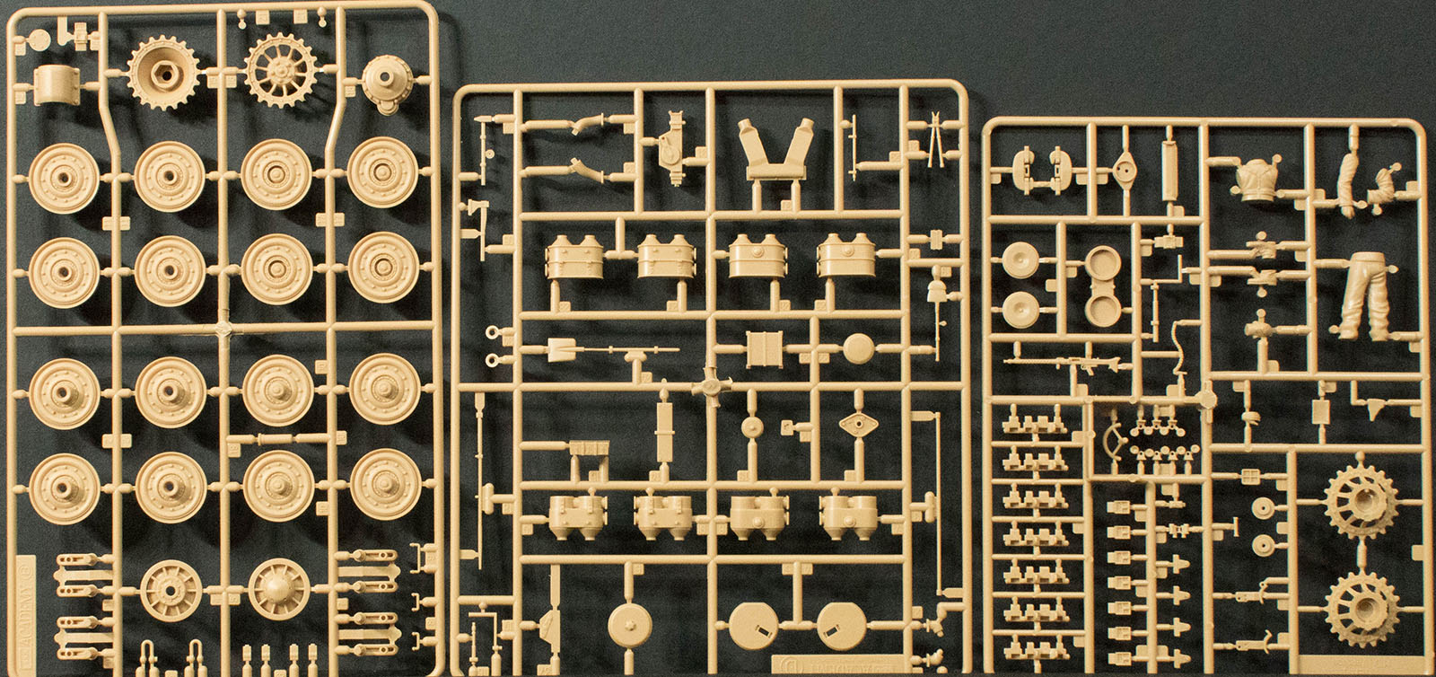 Academy 13299 1/35 Tiger I Late Version Parts Image 03