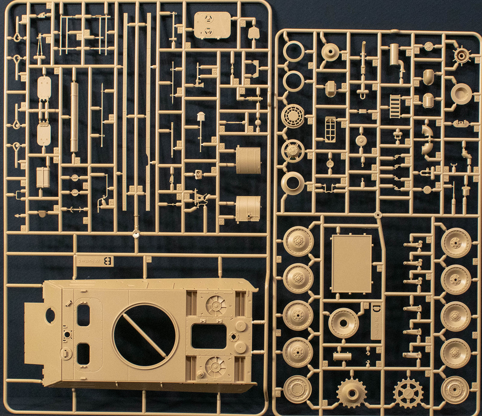 Academy 13523 1/35 Pz.Kpfw.V Panther Ausf.G Final Production Parts Image 01