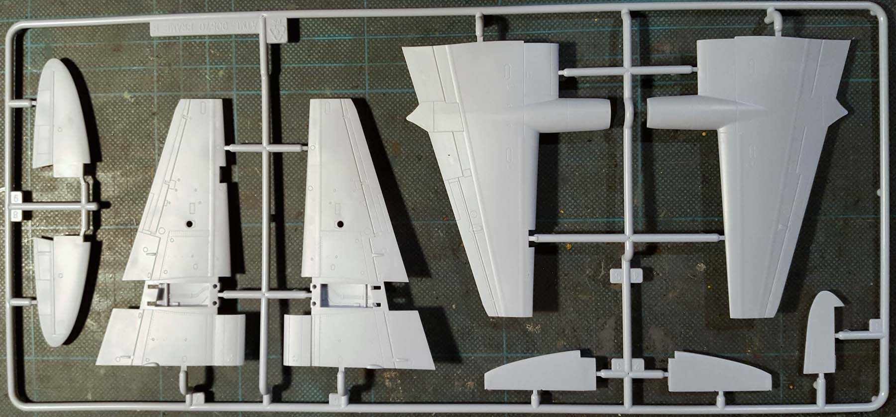 Airfix 4023 1/72 Mosquito B.XVI Parts Image 02