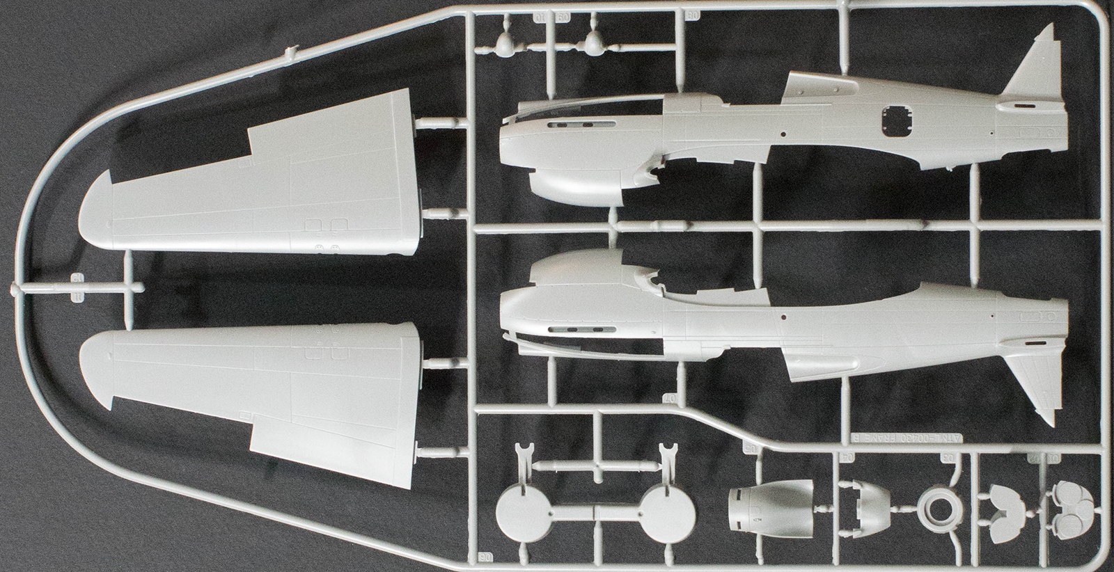 Airfix 5130 1/48 P-40B Warhawk Parts Image 01
