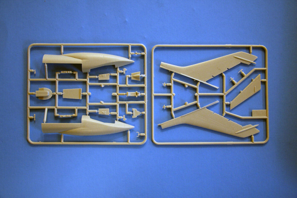 Amodel 72115 1/72 Tu-128UT Pelican Parts Image 01