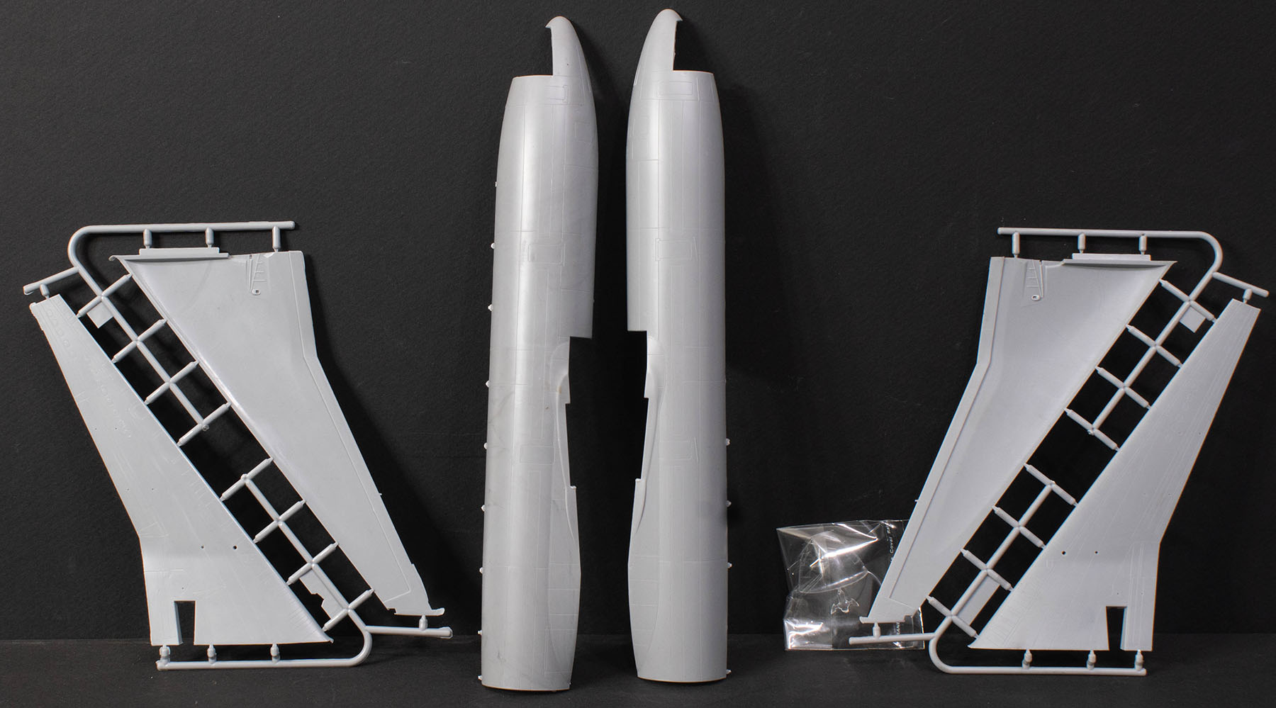 AMP 14004 1/144 KC-10 Extender Parts Image 01
